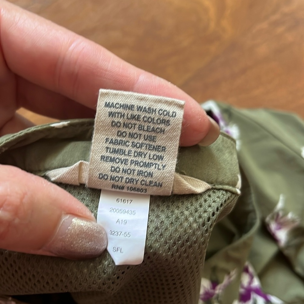 BNWOT Duluth trading company, green floral top - Picture 16 of 16